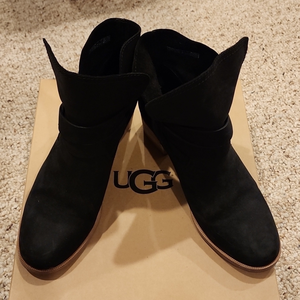 Ugg Size 8.5 Black Eloha Suede Boots